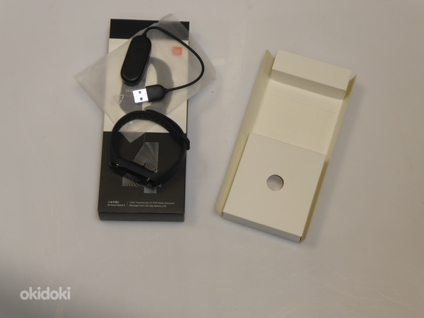 Умный браслет Xiaomi Mi Smart Band 4 + коробка (фото #3)