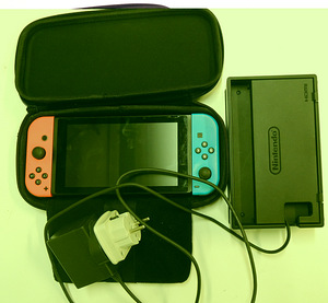 Mängukonsool Nintendo Switch HAC-001 + laadija + kott (2 foto / 6)