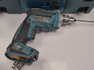 Шуруповерт Makita DFS452, Без АКБ, Насадки, Кейс (4 фото из 5)