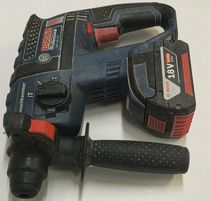 Перфоратор Bosch GBH18 V-EC + Аку 6,0Ач (5 фото из 6)