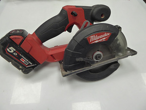 Аккумуляторная циркулярная Milwaukee M18 FMCS + Аку 5.0 Ач (2 фото из 6)