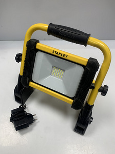 Aku tasklamp Stanley SXLS31339E + laadija (5 foto / 5)