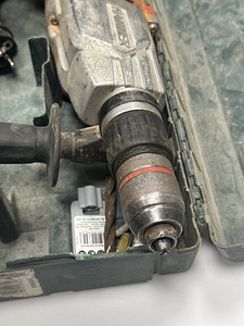 Перфоратор Metabo KHE 2850 + Чемодан (4 фото из 6)