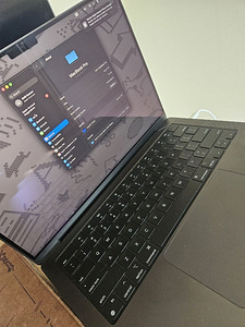 MacBook Pro M4 (2 фото из 2)