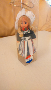 Новая коллекционная кукла в народном костюме Голландии