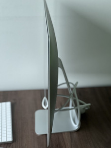 Apple iMac 21.5” 1TB (2 foto / 4)