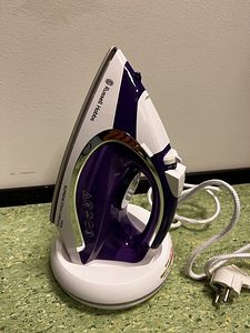 Triikraud juhtmevaba Russell Hobbs (1 foto / 5)