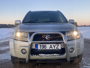 Suzuki Grand Vitara (7 foto / 10)