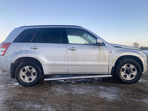 Suzuki Grand Vitara (4 foto / 10)