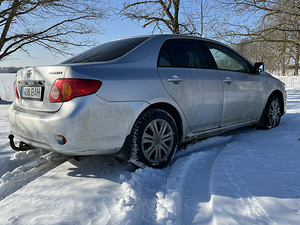 Toyota Corolla (1 фото из 12)