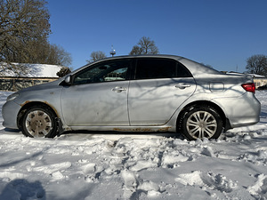 Toyota Corolla (11 фото из 12)