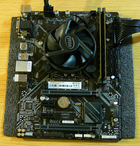 Gigabyte B365M HD3, i5-8500, DDR4 16GB, SSD 256GB (4 foto / 10)