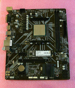 Gigabyte B450M H, Ryzen 5 1500x, DDR4 16GB, SSD 256GB M.2 (5 foto / 10)