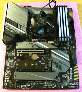 Gigabyte Z590 Gaming X, i5-10400,RGB DDR4 32GB,SSD 512GB M.2 (3 foto / 10)