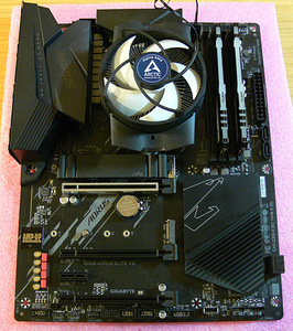 Gigabyte B550 Aorus,Ryzen5 5600G,DDR4 RGB 16GB,SSD M.2 256GB (2 foto / 10)