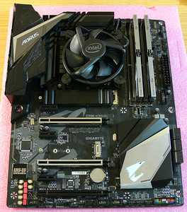 Gigabyte Z390 Aorus Pro, i5-9400, DDR4 16 GB, SSD M.2 256GB (3 foto / 10)