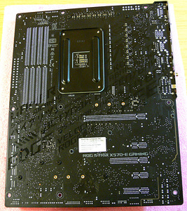 ASUS X570-E Gaming,Ryzen 7 3700,DDR4 16GB RGB,SSD M.2 512GB (7 foto / 10)