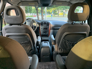 Chrysler Voyager järelmaksuvõimalusega (9 foto / 12)