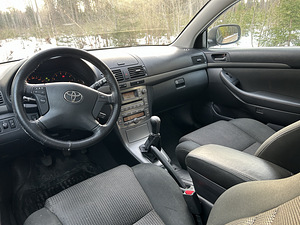 Toyota Avensis (11 foto / 11)