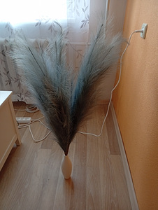 Tehis pilliroog vaasiga