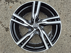 R21 Volvo ORIGINAAL R-Design - UUS (1 фото из 8)