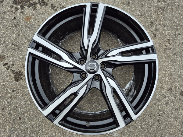 R21 Volvo ORIGINAAL R-Design - UUS