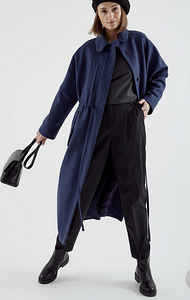 Paelpaela ja vertikaalse taskuga villane sinine mantel
