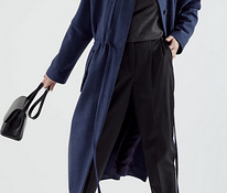 Пальто с кулиской и вертикальным карманом из шерсти синее