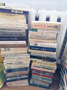 150 книг (3 фото из 4)