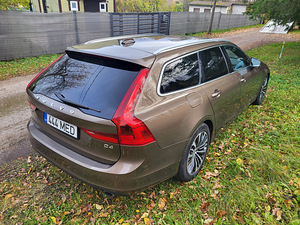 VOLVO V90 Momentum Business (6 foto / 11)