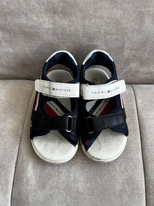 Tommy Hilfigeri sandaalid, suurus 25 (2 foto / 2)