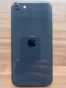 iPhone SE 2020 128GB (2 фото из 3)