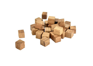 Väikesed prantsuse tammekuubikud 1x1x1 100g; keskmise röstig (1 foto / 1)