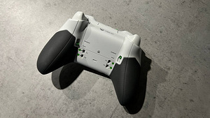 Беспроводной контроллер Microsoft Xbox One Elite версии 1 (3 фото из 5)