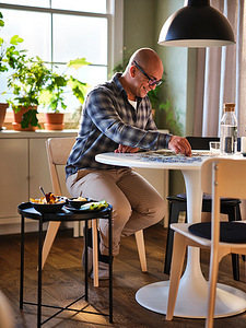 Uued Ikea DOCKSTA laud + uued Ikea TOBIAS akrüültoolid 4tk (10 foto / 10)