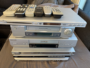 4 DVD/CD mängijat + 2 VHS videomakki Panasonic ja Philips (1 foto / 7)