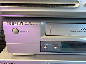 4 DVD/CD mängijat + 2 VHS videomakki Panasonic ja Philips (6 foto / 7)