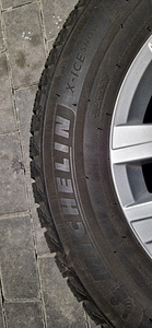 MICHELIN ICE X ШИПОВАННЫЕ ШИНЫ + ОРИГИНАЛЬНЫЕ ДИСКИ VW R16 215/65 (5 фото из 6)
