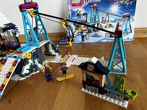 LEGO® Friends Snow Resort Ski Lift 41324 (3 foto / 7)