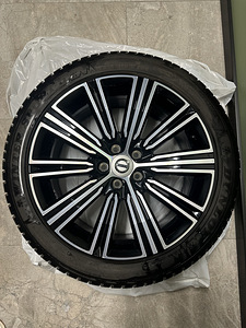 Диски Volvo R18 + зимние шины Dunlop (2 фото из 7)
