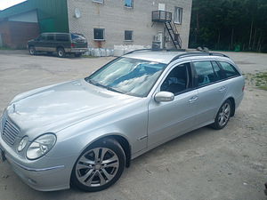 MERCEDES BENZ E350 4MATIC (1 foto / 5)