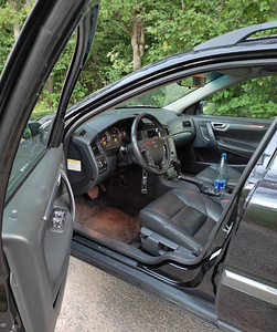 Volvo V70 2.4 D5 120kw (4 foto / 9)