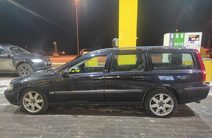 Volvo V70 2.4 D5 120kw (6 foto / 9)