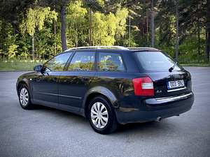 Audi A4 Avant 2005 (7 foto / 10)