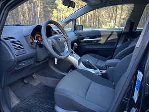 Toyota Auris 2011г (7 фото из 10)