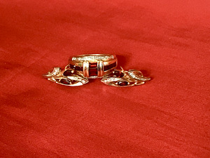 Kuldne komplekt. Granaadid, teemandid. (2 foto / 3)