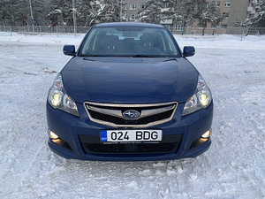 Subaru Legacy 2011 (1 фото из 11)