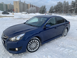 Subaru Legacy 2011 (2 фото из 11)