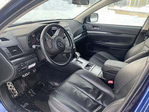 Subaru Legacy 2011 (3 фото из 11)