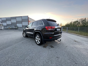 Jeep Grand Cherokee Overland SUMMIT 2013 (2 foto / 9)